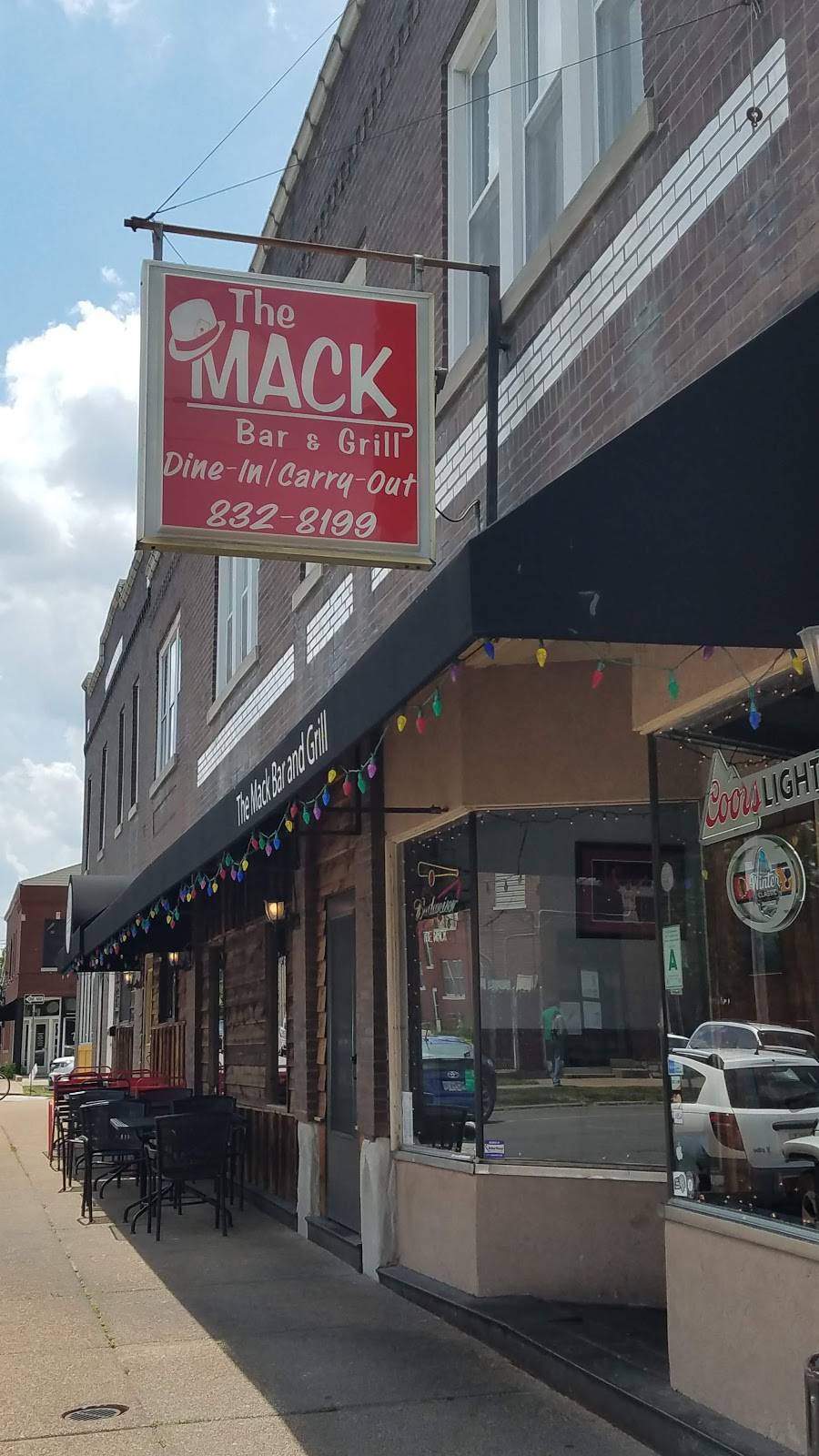 The Mack (Bar & Grill) | restaurant | 4615 Macklind Ave, St. Louis, MO 63109, USA | 3148328199 OR +1 314-832-8199