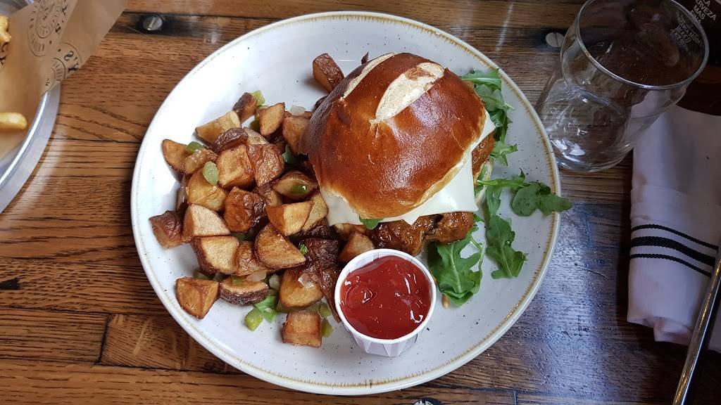 Lucys American Tavern | restaurant | 13 Granite Ave, Dorchester, MA 02124, USA | 6173266677 OR +1 617-326-6677