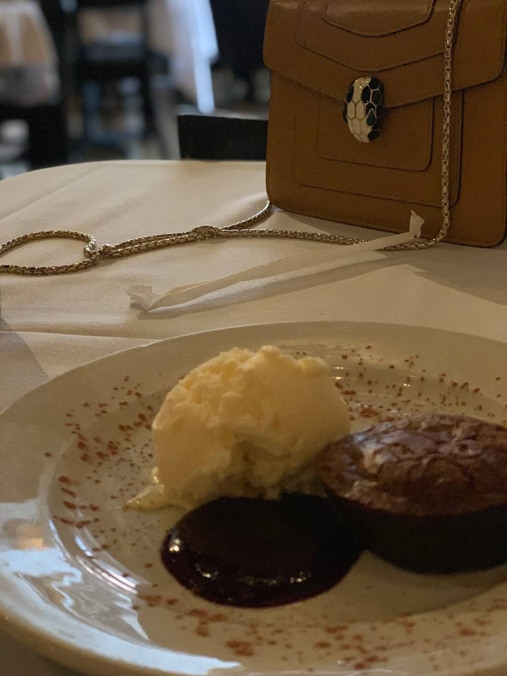 Almonds Restaurant | restaurant | 8127 Maryland Ave, St. Louis, MO 63105, USA | 3147251019 OR +1 314-725-1019