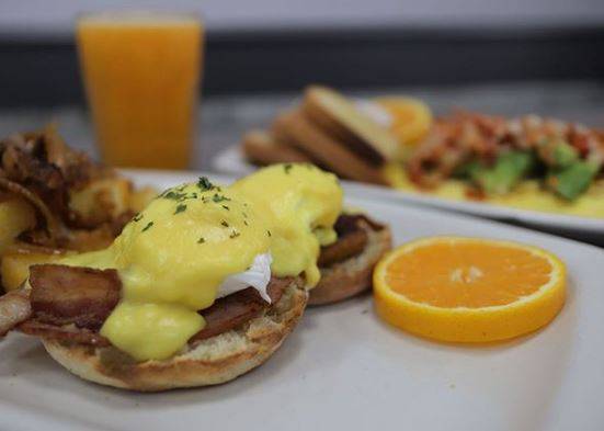 Eggsmart | restaurant | 655 Queensway E, Mississauga, ON L5A 3X6, Canada | 9052736520 OR +1 905-273-6520