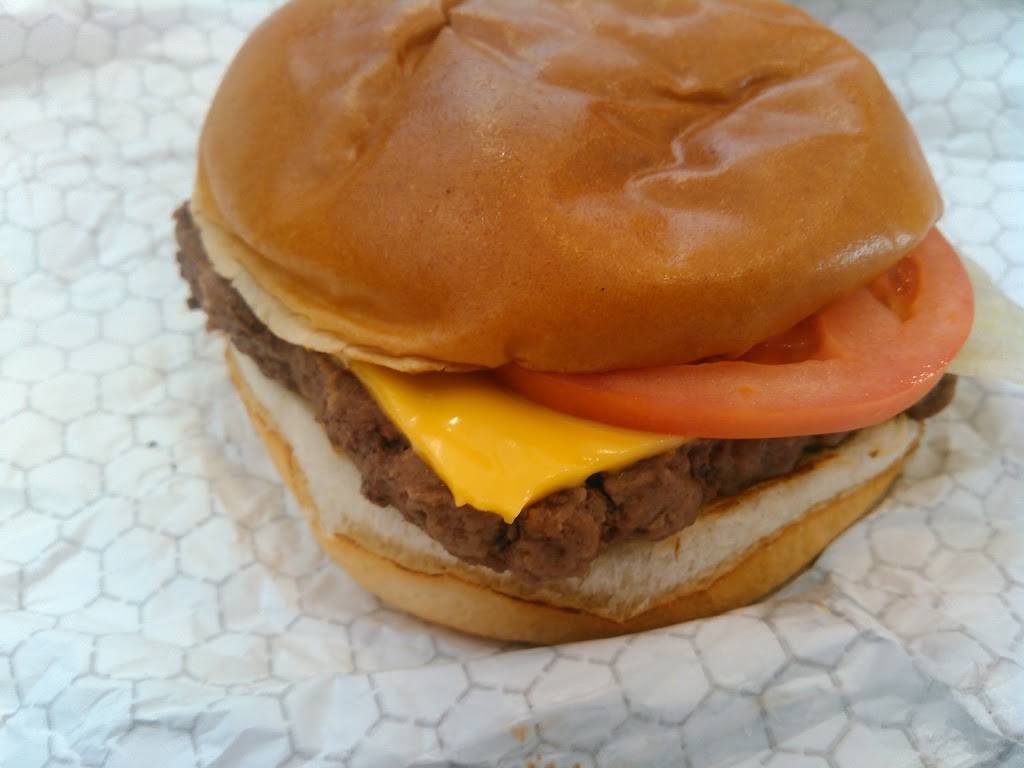 Wendys | restaurant | 61-11 Fresh Pond Rd, Middle Village, NY 11379, USA | 7188210225 OR +1 718-821-0225