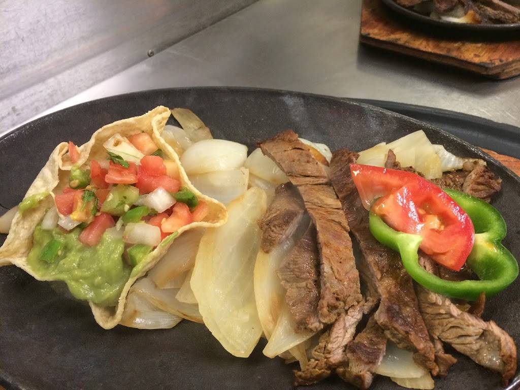 Los Paisas | restaurant | 3708, 408 Brazosport Blvd N, Clute, TX 77531, USA | 9793889000 OR +1 979-388-9000