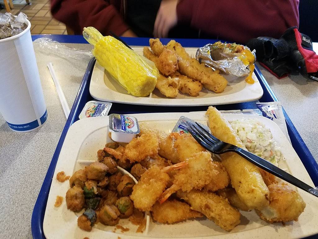 Captain Ds | restaurant | 2008 E Cone Blvd, Greensboro, NC 27405, USA | 3366212280 OR +1 336-621-2280