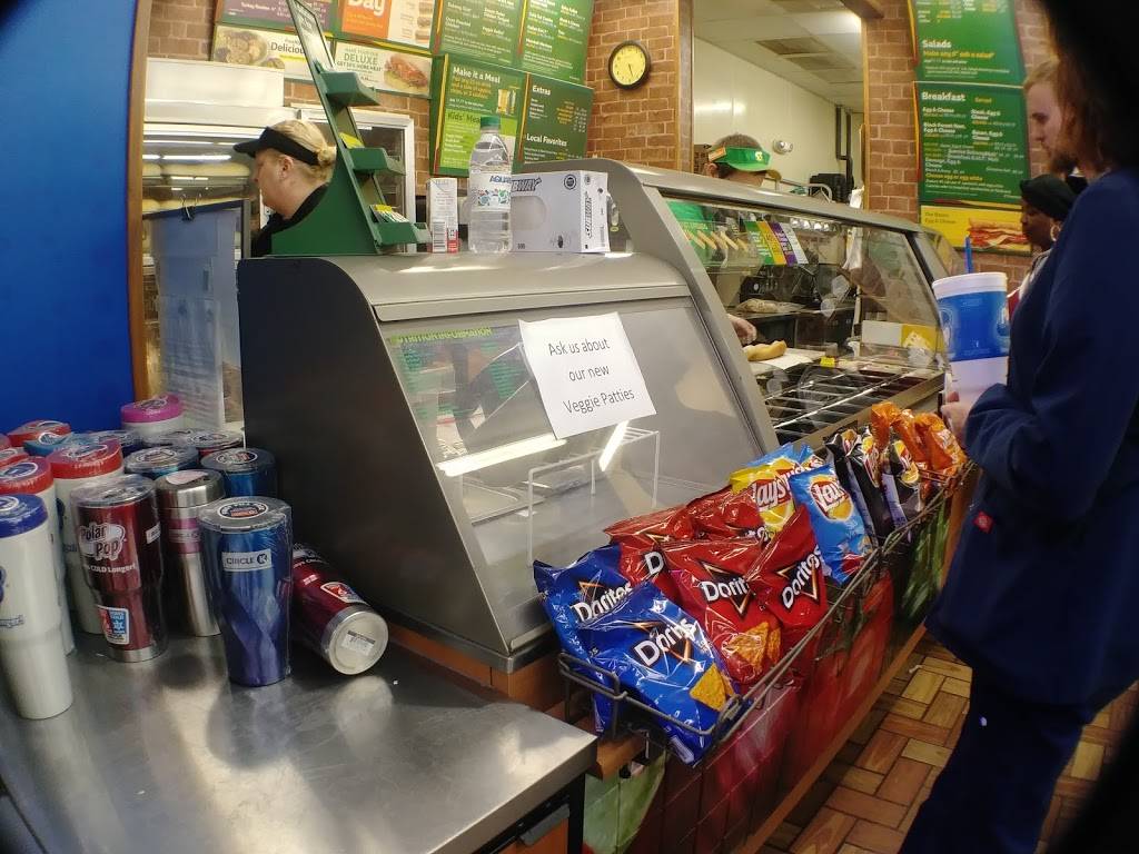 Subway | restaurant | 2101 FL-19, Tavares, FL 32778, USA | 3523431706 OR +1 352-343-1706