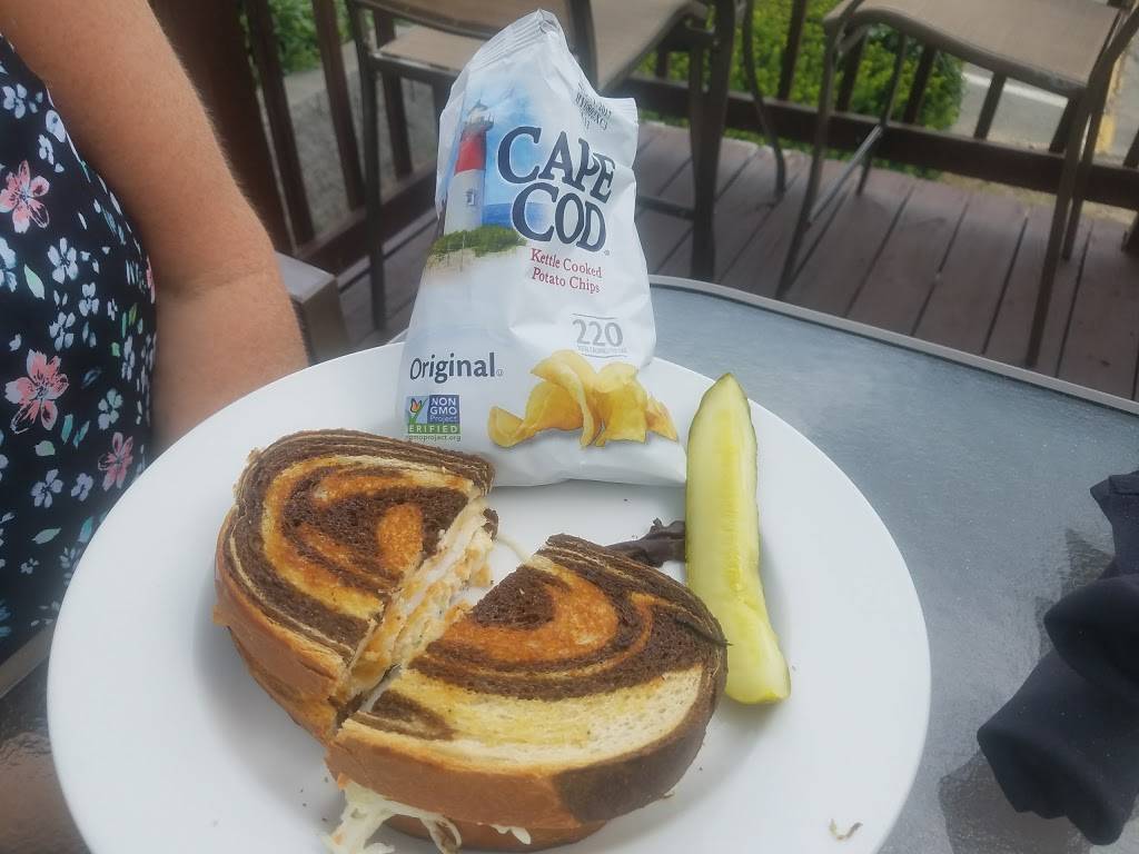 Dillons Local | restaurant | 21 S Park Ave, Plymouth, MA 02360, USA | 7744047913 OR +1 774-404-7913