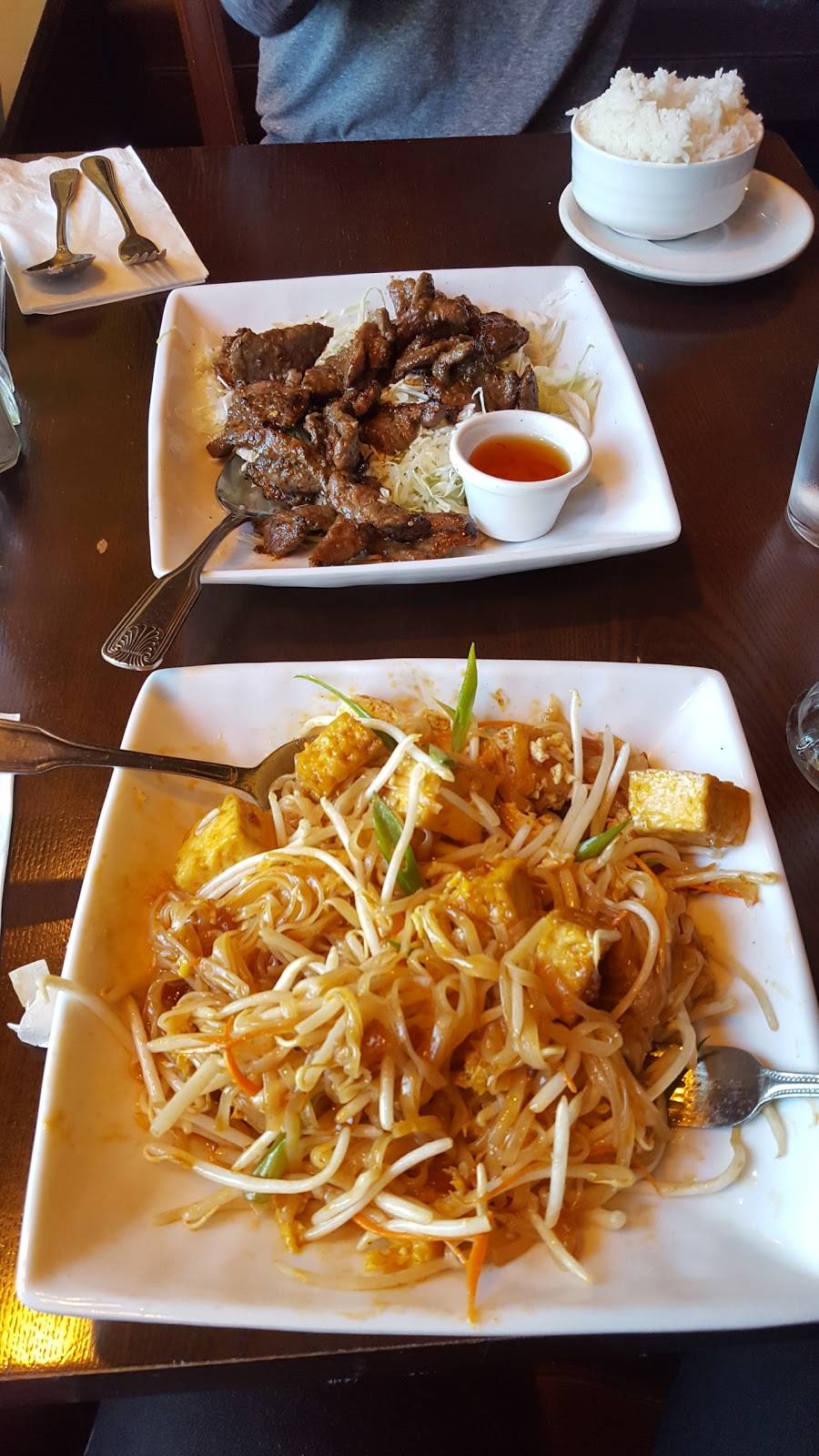 Chaiyo Thai Cuisine | restaurant | 11749 15th Ave NE, Seattle, WA 98125, USA | 2063618888 OR +1 206-361-8888