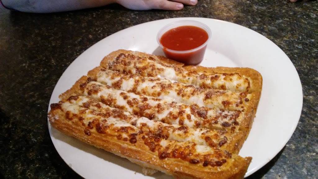 Pizza Hut | restaurant | 2819 Plaza Dr, Peru, IL 61354, USA | 8152233780 OR +1 815-223-3780