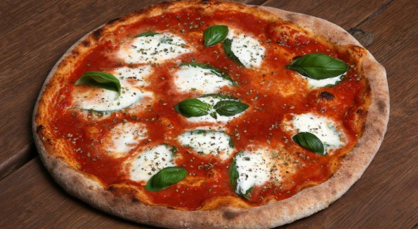 Piccolos Pizza & Liquors | restaurant | 913 Main St, Paterson, NJ 07503, USA | 9737424608 OR +1 973-742-4608