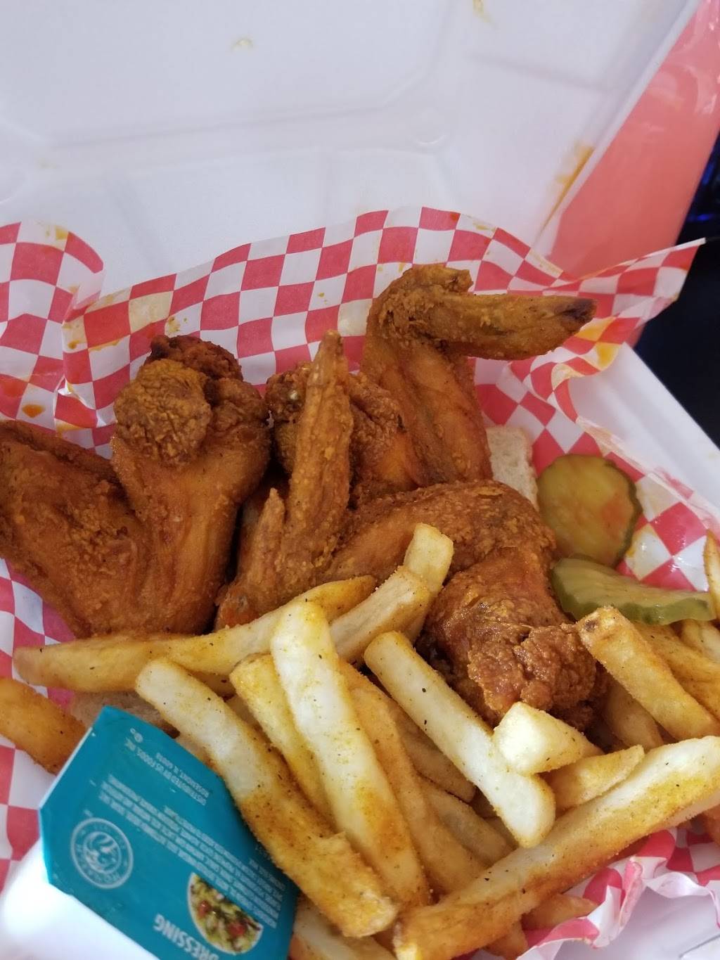 Helens Hot Chicken | restaurant | 1801 Jefferson St #101, Nashville, TN 37208, USA | 6159647331 OR +1 615-964-7331