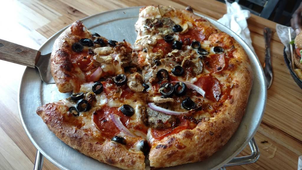 Rock & Brews | restaurant | 5351 Nebraska Furniture Mart Dr, The Colony, TX 75056, USA | 9725841670 OR +1 972-584-1670