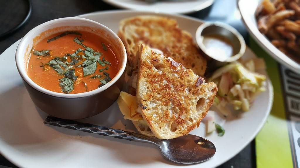 Not Your Average Joes | restaurant | 1845 Fountain Dr, Reston, VA 20190, USA | 5712348200 OR +1 571-234-8200