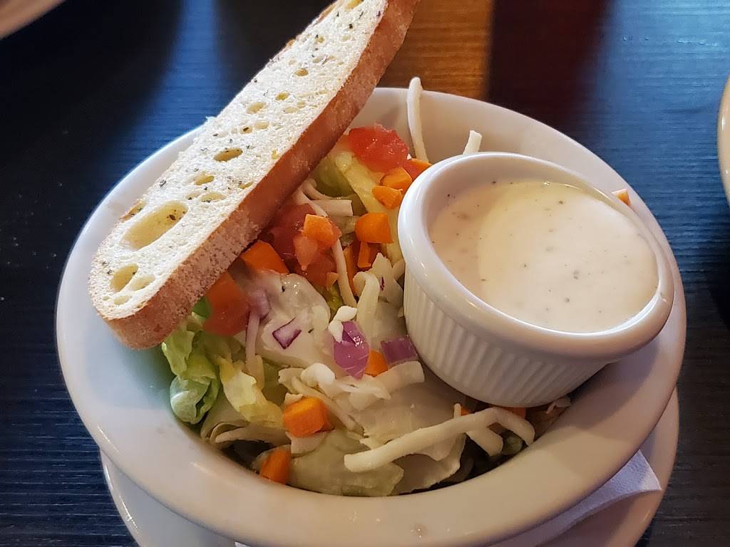 Salvatoris Auburn | restaurant | 170 Smaltz Way, Auburn, IN 46706, USA | 2603333507 OR +1 260-333-3507