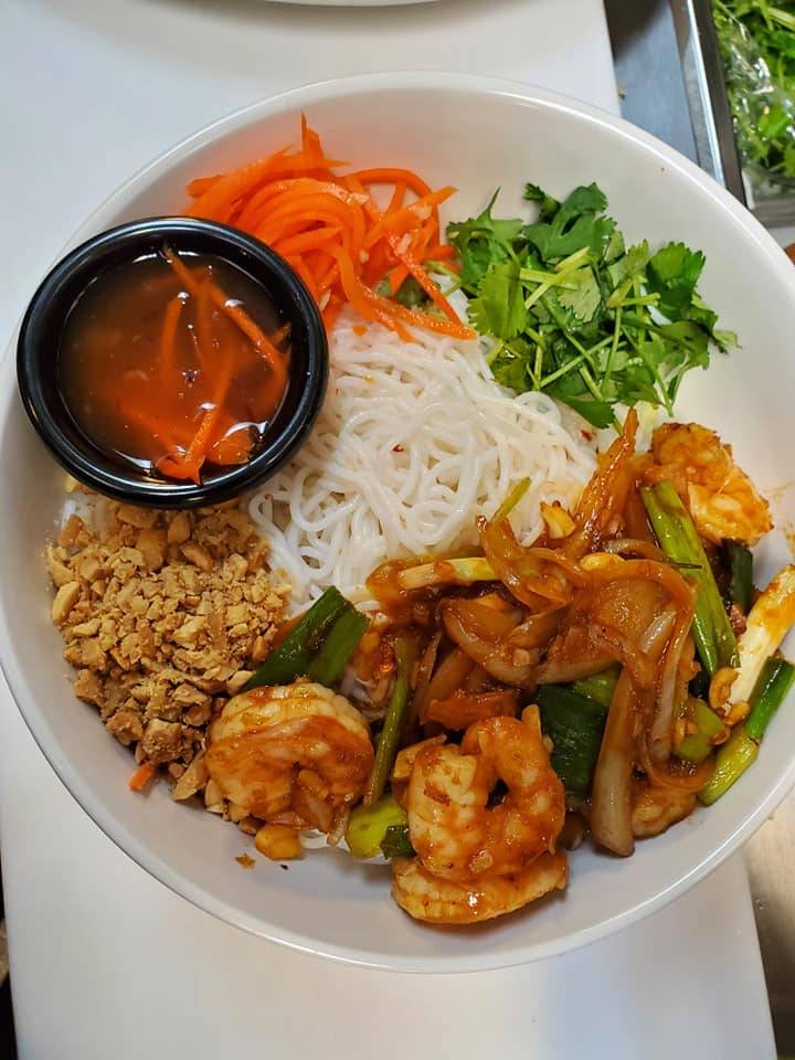 Flying Mon Noodles Bar | restaurant | 3708 Merle Hay Rd, Des Moines, IA 50310, USA | 5156300209 OR +1 515-630-0209