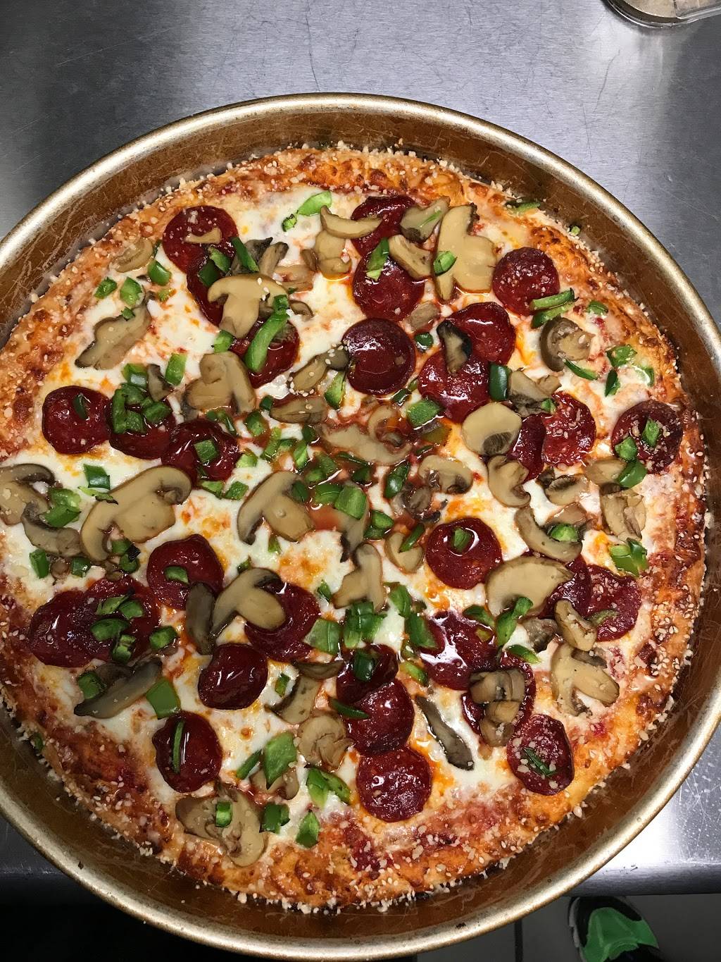 Dollys Pizza | restaurant | 37581 Five Mile Road, Livonia, MI 48154, USA | 7347447790 OR +1 734-744-7790