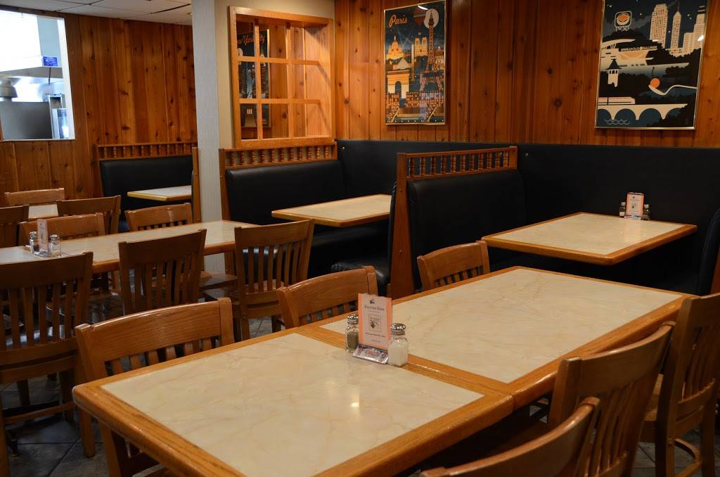 Steves Pizza Palace | meal delivery | 110 N Main St, River Falls, WI 54022, USA | 7154258284 OR +1 715-425-8284