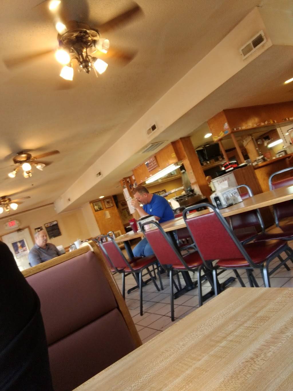 Boroonies Bar & Grill | restaurant | 801 W Main St, Greeneville, TN 37743, USA | 4235254632 OR +1 423-525-4632