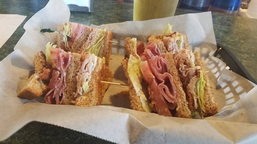 Clubhouse Food and Spirits | restaurant | 77 US-17, North Myrtle Beach, SC 29582, USA | 8432494573 OR +1 843-249-4573