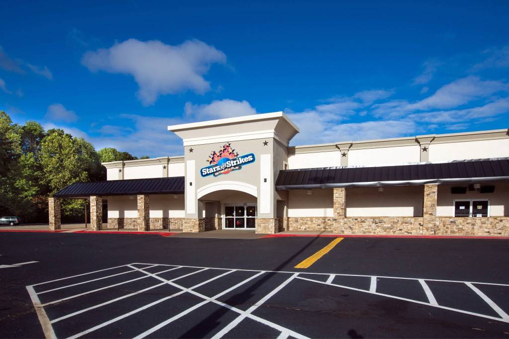 Stars and Strikes Family Entertainment Center | restaurant | 133 Merchants Square, Cumming, GA 30040, USA | 6789655707 OR +1 678-965-5707