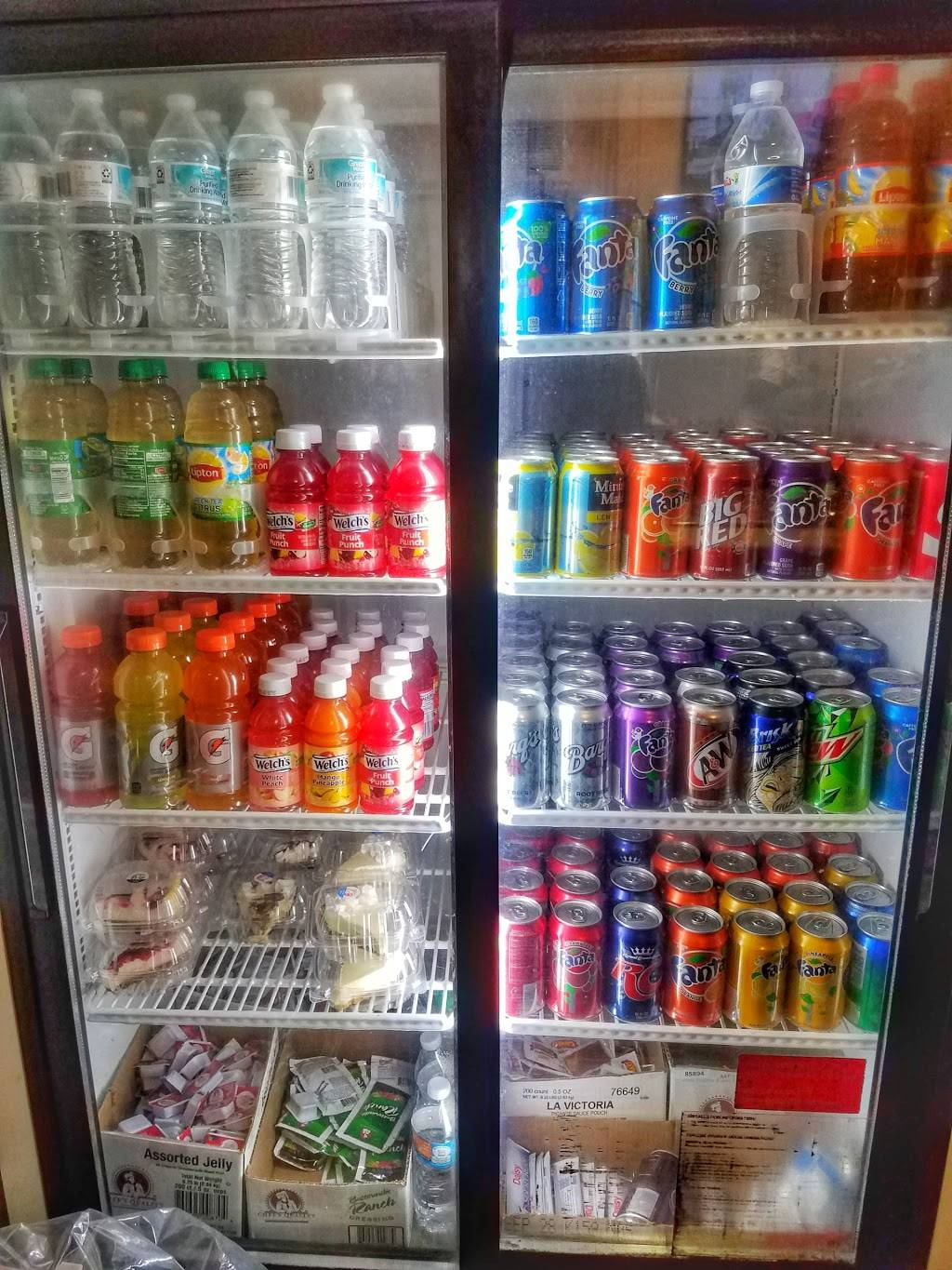 Tooties Grill & More | restaurant | south, 4606 S Lamar St, Dallas, TX 75215, USA | 2144213545 OR +1 214-421-3545