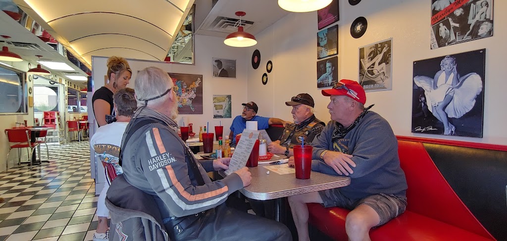 The Diner on Main | restaurant | 103 Main St, Bagdad, AZ 86321, USA | 9286332131 OR +1 928-633-2131
