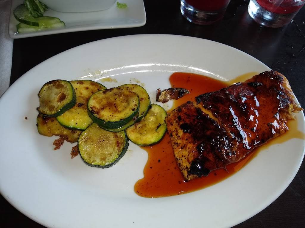 Ruby Tuesday | restaurant | 1936 N Jackson St, Tullahoma, TN 37388, USA | 9314551774 OR +1 931-455-1774