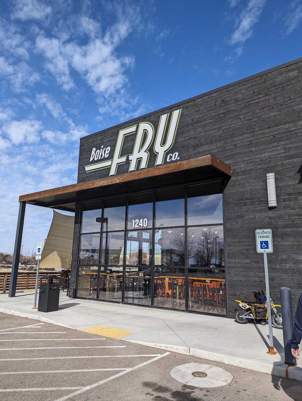 Boise Fry Company | restaurant | 1240 W Chinden Blvd Suite 100, Meridian, ID 83646, USA | 2082072524 OR +1 208-207-2524