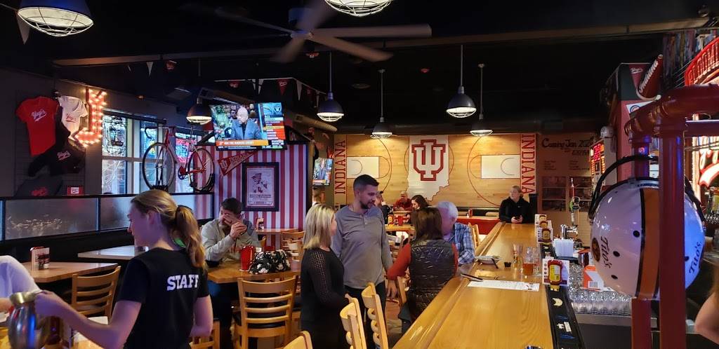 Yogis Bar & Grill | restaurant | 302 N Walnut St, Bloomington, IN 47404, USA | 8128223591 OR +1 812-822-3591