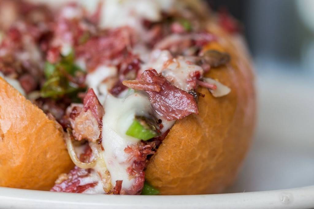 Jakes Deli North | meal delivery | 1634 W North Ave, Milwaukee, WI 53205, USA | 4145621272 OR +1 414-562-1272