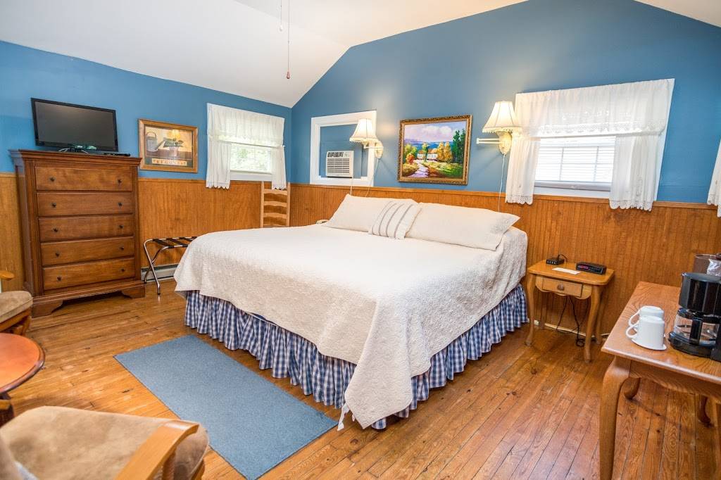 Highland Lake Inn & Resort | restaurant | 86 Lily Pad Ln, Flat Rock, NC 28731, USA | 8286936812 OR +1 828-693-6812