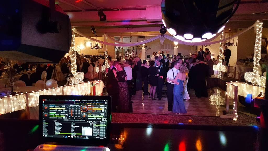 Johnny Ts Bistro | restaurant | 171 E South St, Hillsdale, MI 49242, USA | 5174391100 OR +1 517-439-1100