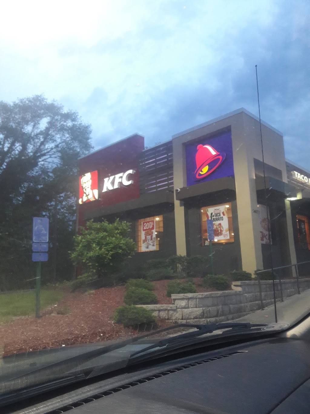 KFC | restaurant | 6607 Prospect Ave, Kansas City, MO 64132, USA | 8164446670 OR +1 816-444-6670