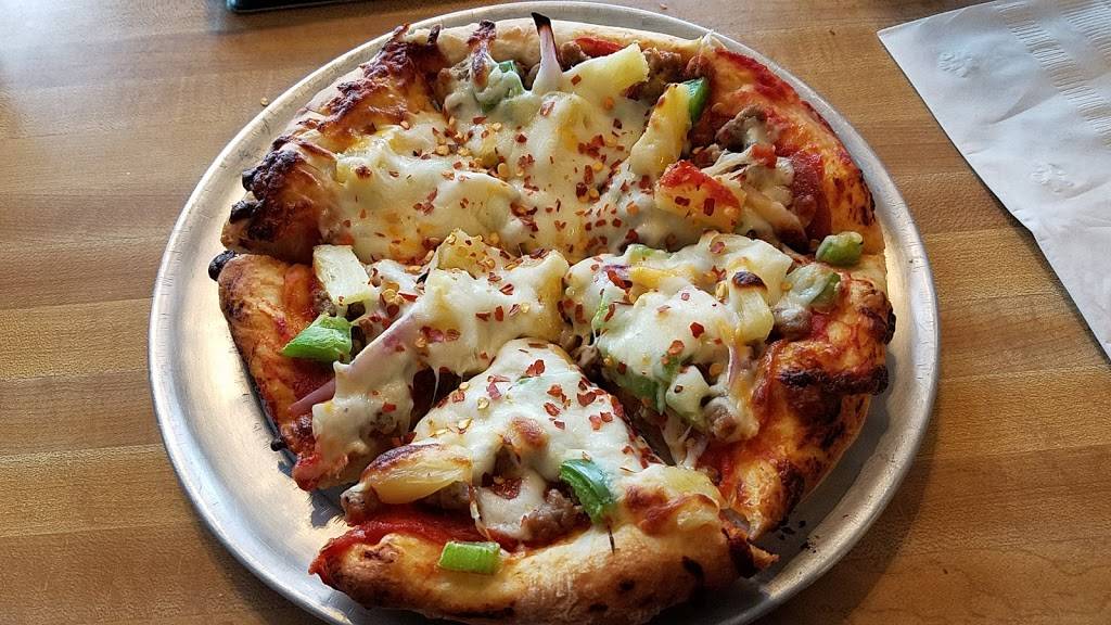 Jhetts Pizza | restaurant | 401 New York Ave, Holton, KS 66436, USA | 7853644944 OR +1 785-364-4944