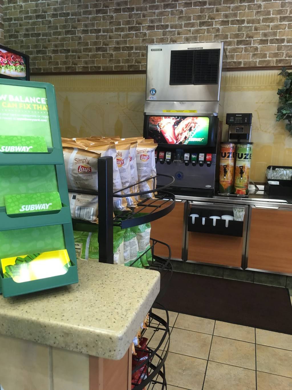 Subway | restaurant | 110 W Main St, Visalia, CA 93291, USA | 5596255000 OR +1 559-625-5000