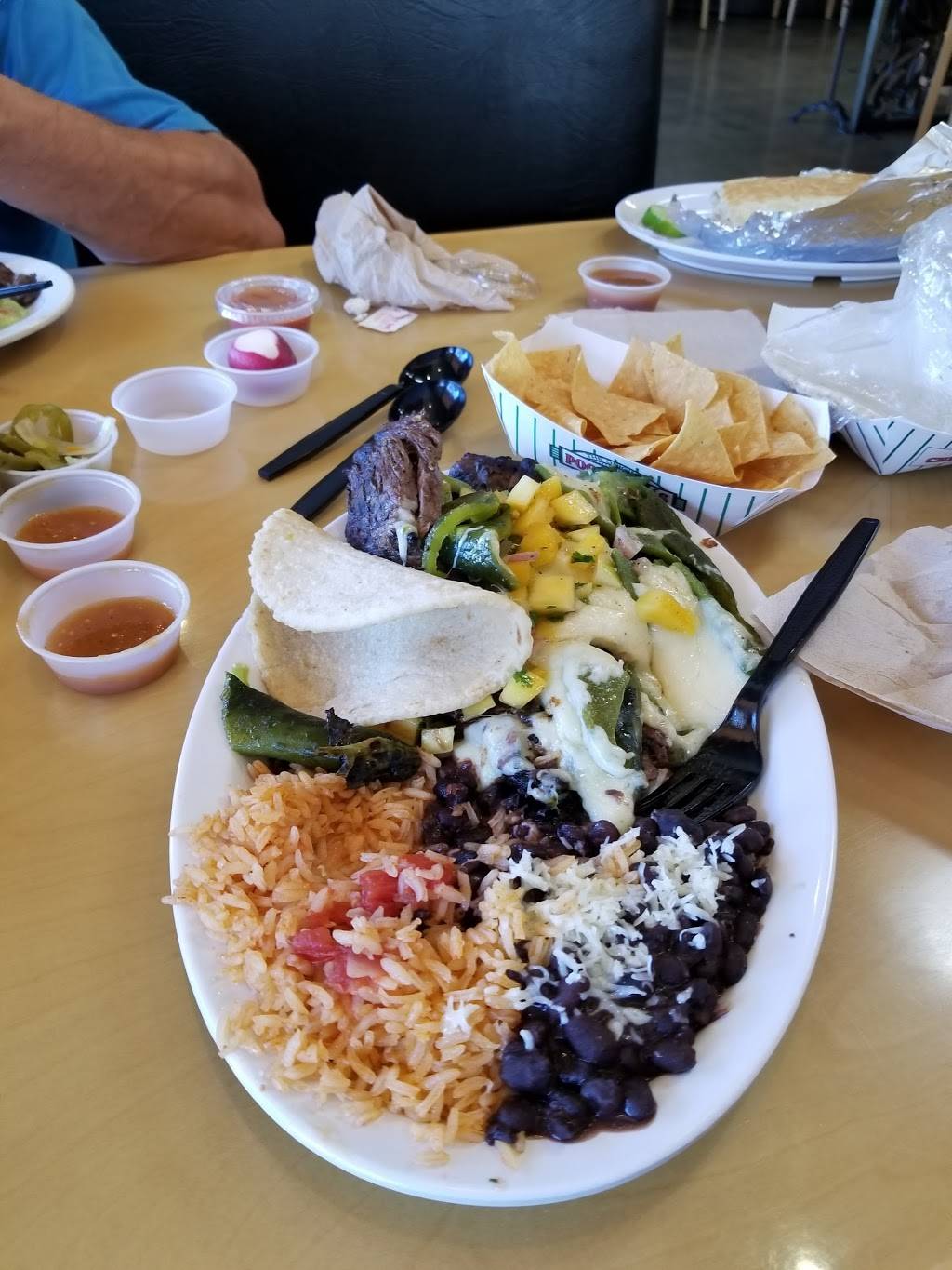 Poquito Mas | restaurant | 16545 Ventura Blvd, Encino, CA 91436, USA | 8187899400 OR +1 818-789-9400