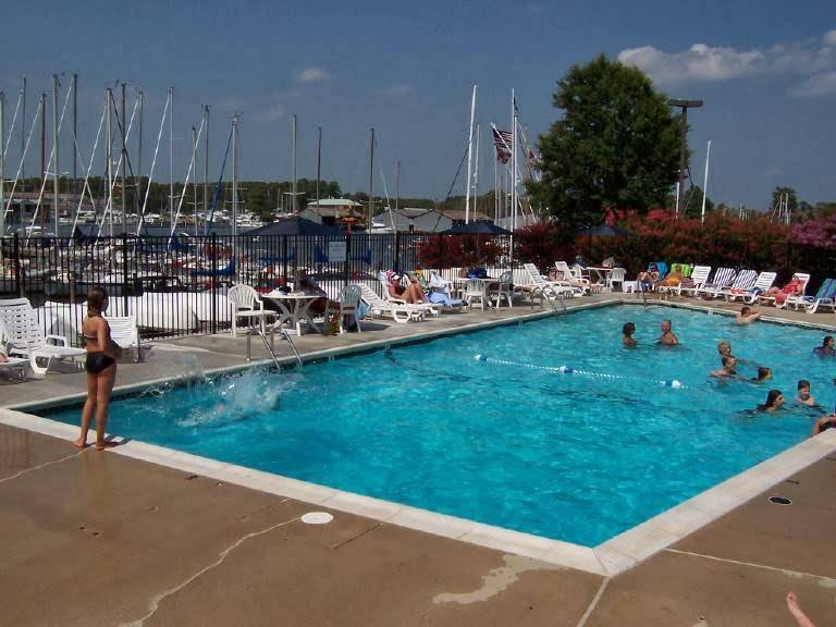 Safe Harbor Zahnisers | restaurant | 245 C St, Solomons, MD 20688, USA | 4103262166 OR +1 410-326-2166