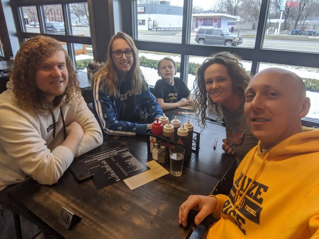 Woodpile BBQ | restaurant | 630 E Eleven Mile Rd, Madison Heights, MI 48071, USA | 2485658149 OR +1 248-565-8149