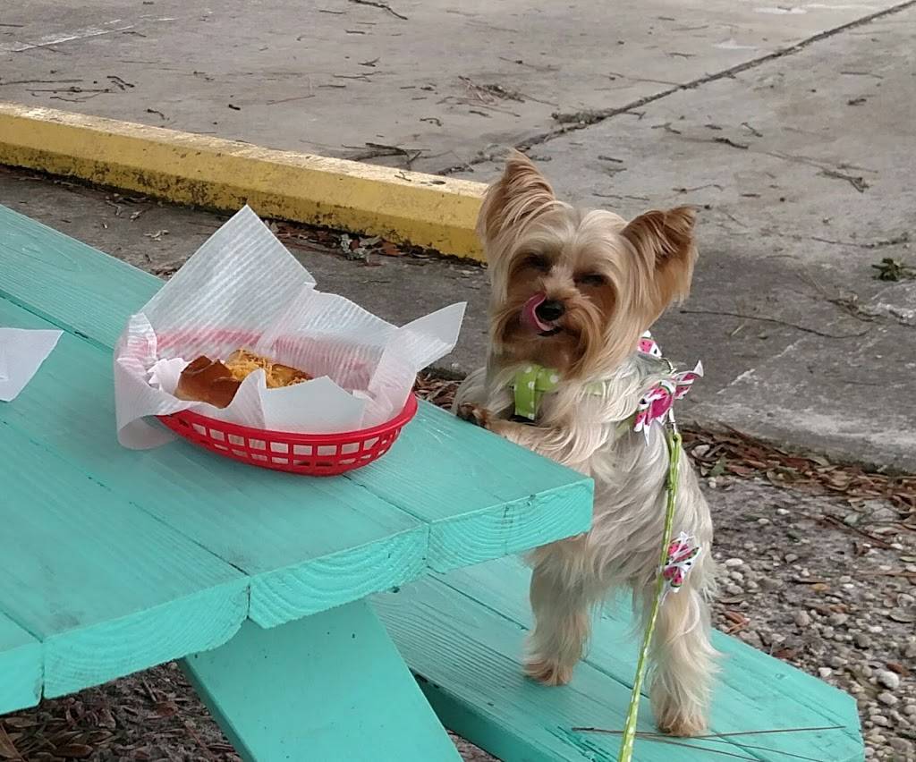 Bobs Dogs | restaurant | 8903 E Oak Island Dr, Oak Island, NC 28465, USA | 9102783456 OR +1 910-278-3456