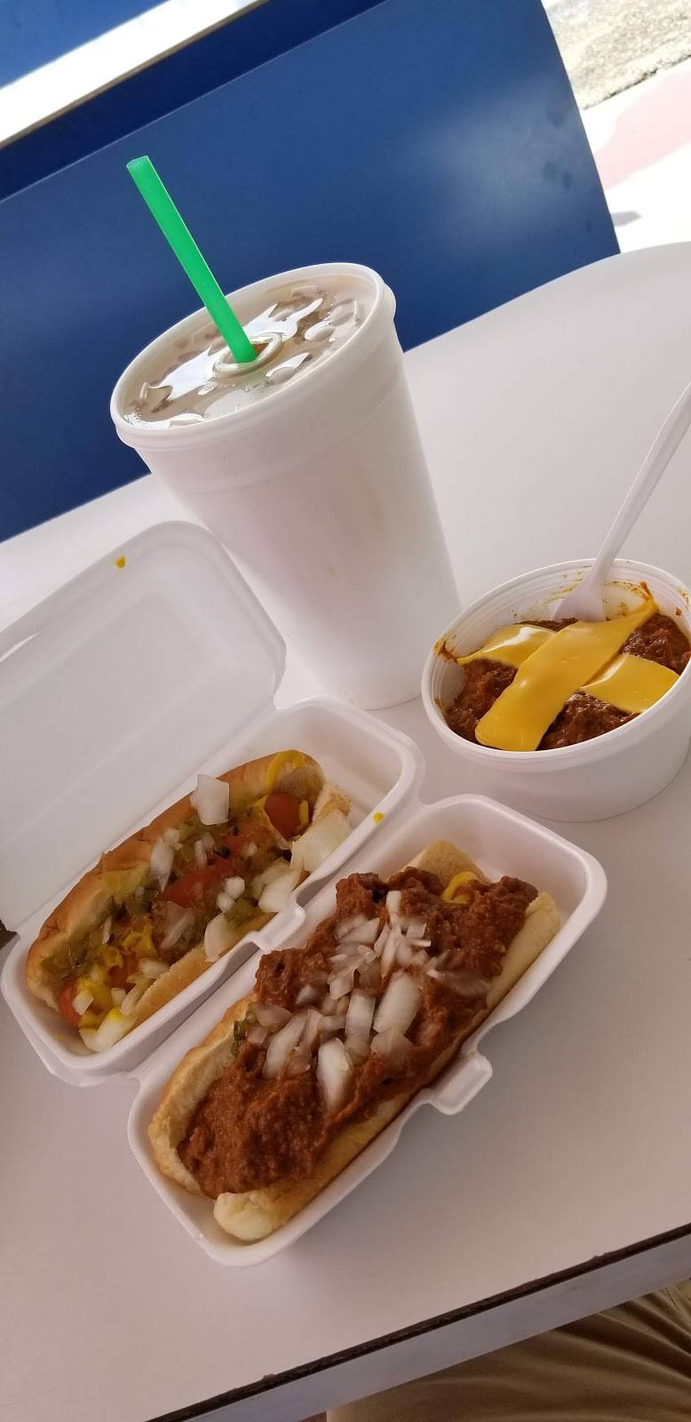 Grays Chili Dogs | restaurant | 166 N 2nd St, Porterville, CA 93257, USA | 5597844183 OR +1 559-784-4183