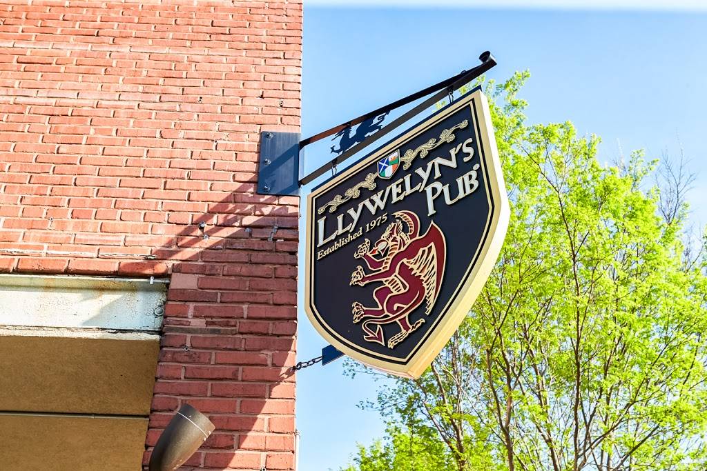 Llywelyns Pub | restaurant | 301 SE Douglas St, Lees Summit, MO 64063, USA | 8162725083 OR +1 816-272-5083