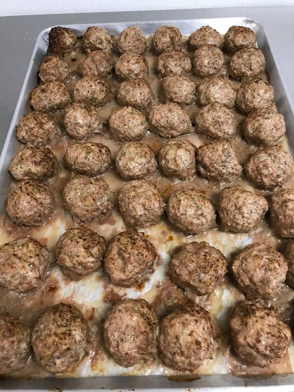 DiNics Pork & Beef | restaurant | 1511 Kitty Hawk Ave, Philadelphia, PA 19112, USA | 2154677675 OR +1 215-467-7675