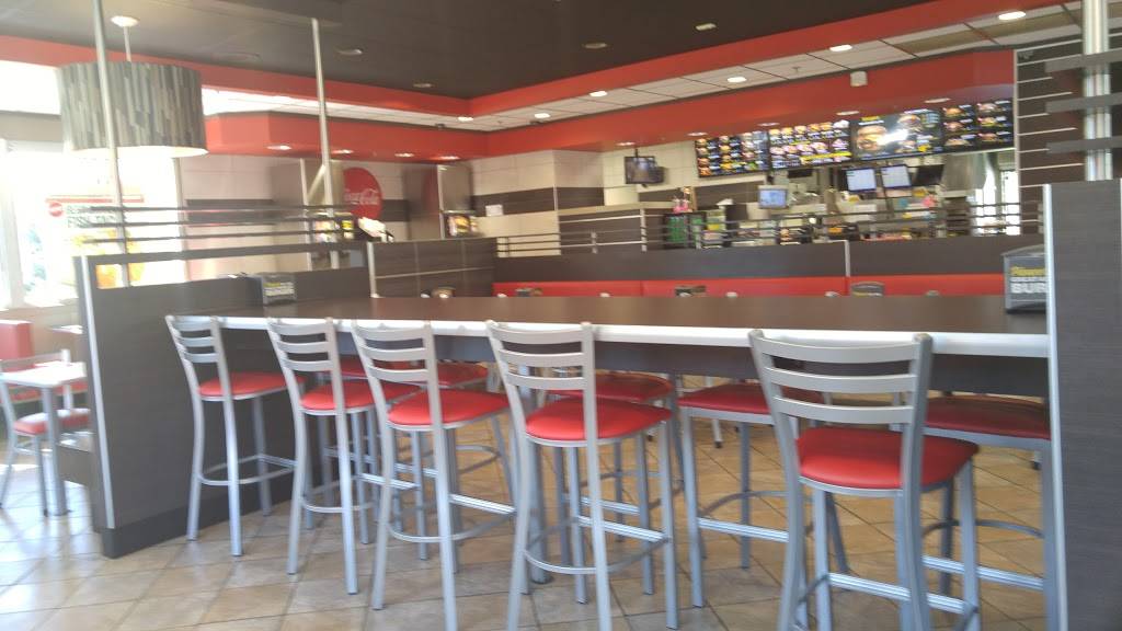 Carls Jr. | restaurant | 4240 Riverwalk Pkwy, Riverside, CA 92505, USA | 9513519706 OR +1 951-351-9706