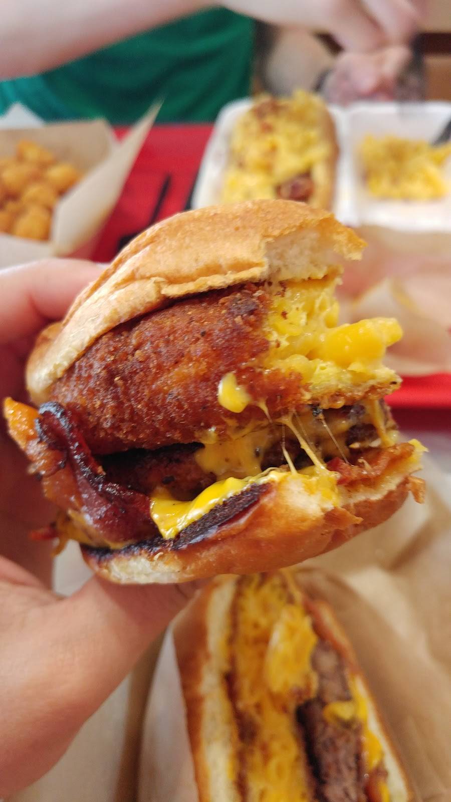 Funky Fries and Burgers | restaurant | 1480 Jamacha Road #203, El Cajon, CA 92019, USA | 6193285959 OR +1 619-328-5959