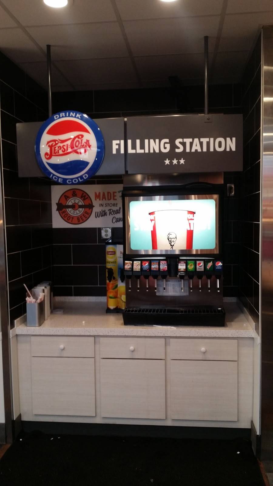 A&W Restaurant | restaurant | 10050 16th Ave SW, Seattle, WA 98146, USA | 2067628793 OR +1 206-762-8793