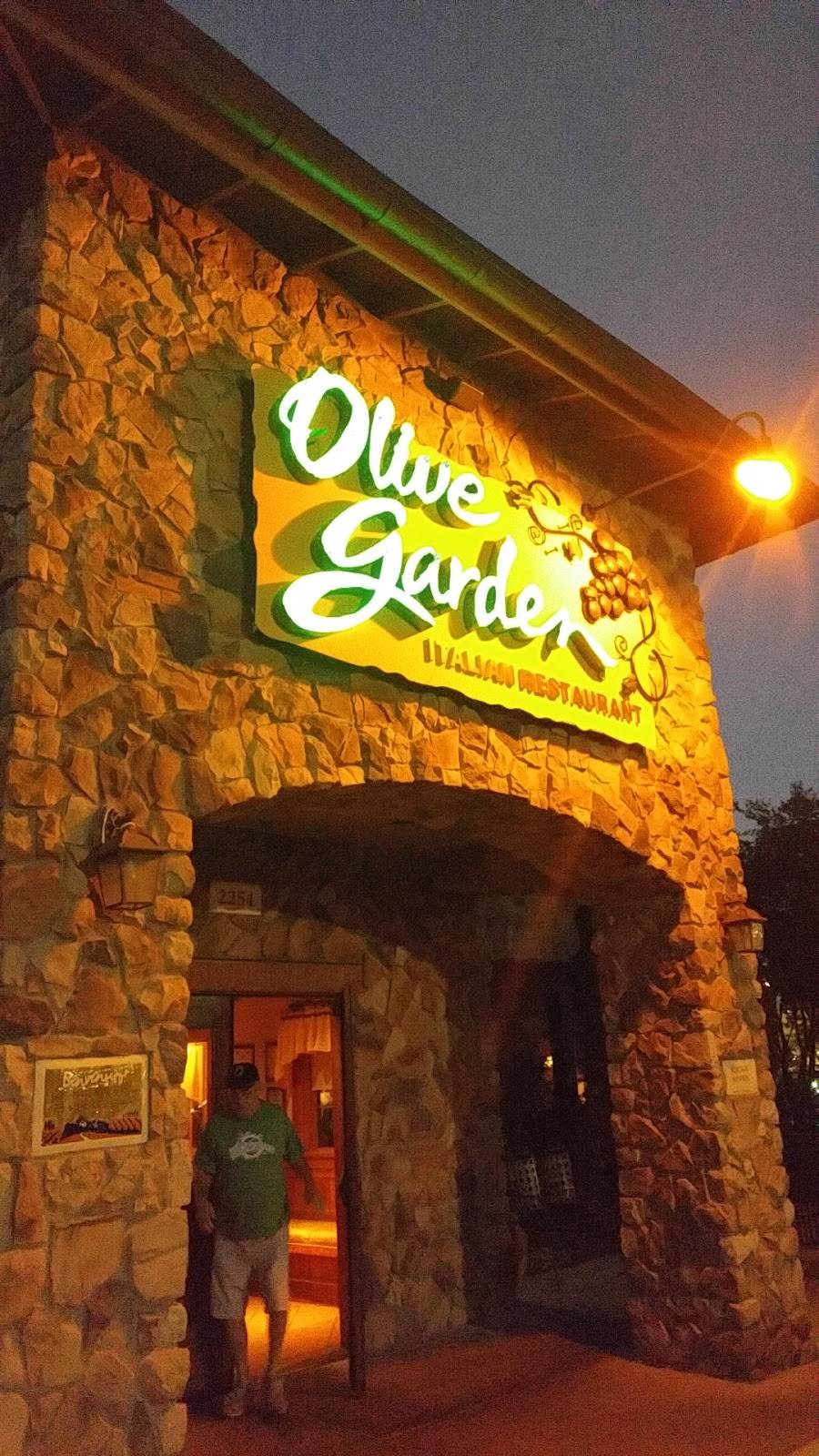 Olive Garden Italian Restaurant | meal takeaway | OPELIKA - TIGER TOWN SHOPPING CENTER, 2254 Tiger Town Pkwy, Opelika, AL 36801, USA | 3347491255 OR +1 334-749-1255