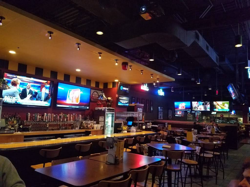 Buffalo Wild Wings | restaurant | 15888 South La Grange Road, Orland Park, IL 60462, USA | 7083649464 OR +1 708-364-9464