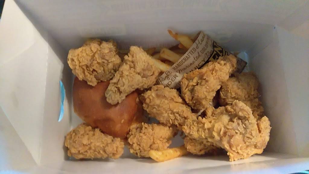 Golden Chick | meal takeaway | 5010 S Hwy 360, #360, Grand Prairie, TX 75052, USA | 2142350096 OR +1 214-235-0096