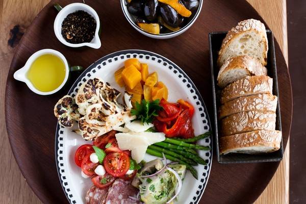 Saranellos | restaurant | 601 N Milwaukee Ave, Wheeling, IL 60090, USA | 8477776878 OR +1 847-777-6878