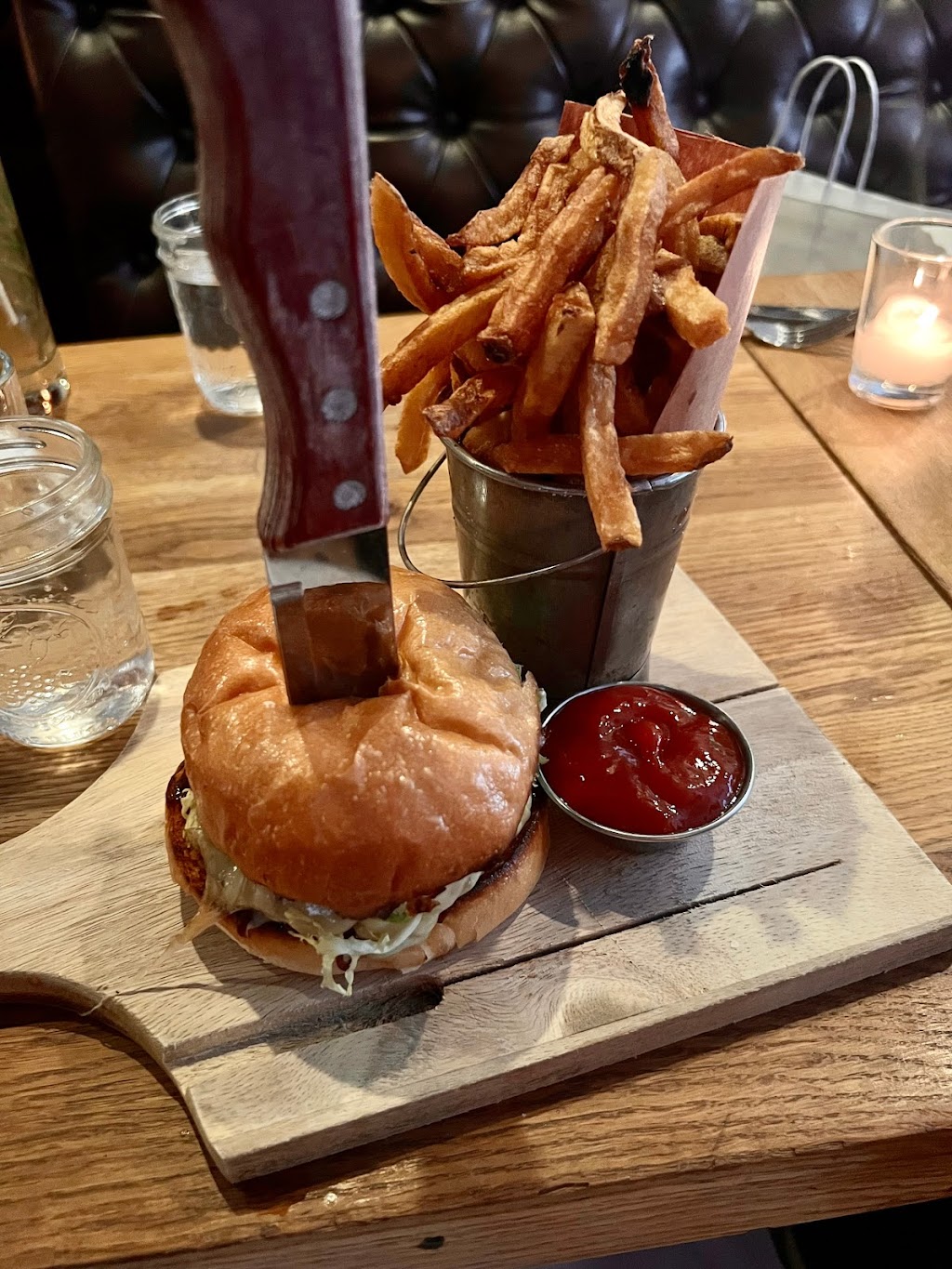 The Warren | restaurant | 131 Christopher St, New York, NY 10014, USA | 2122431311 OR +1 212-243-1311