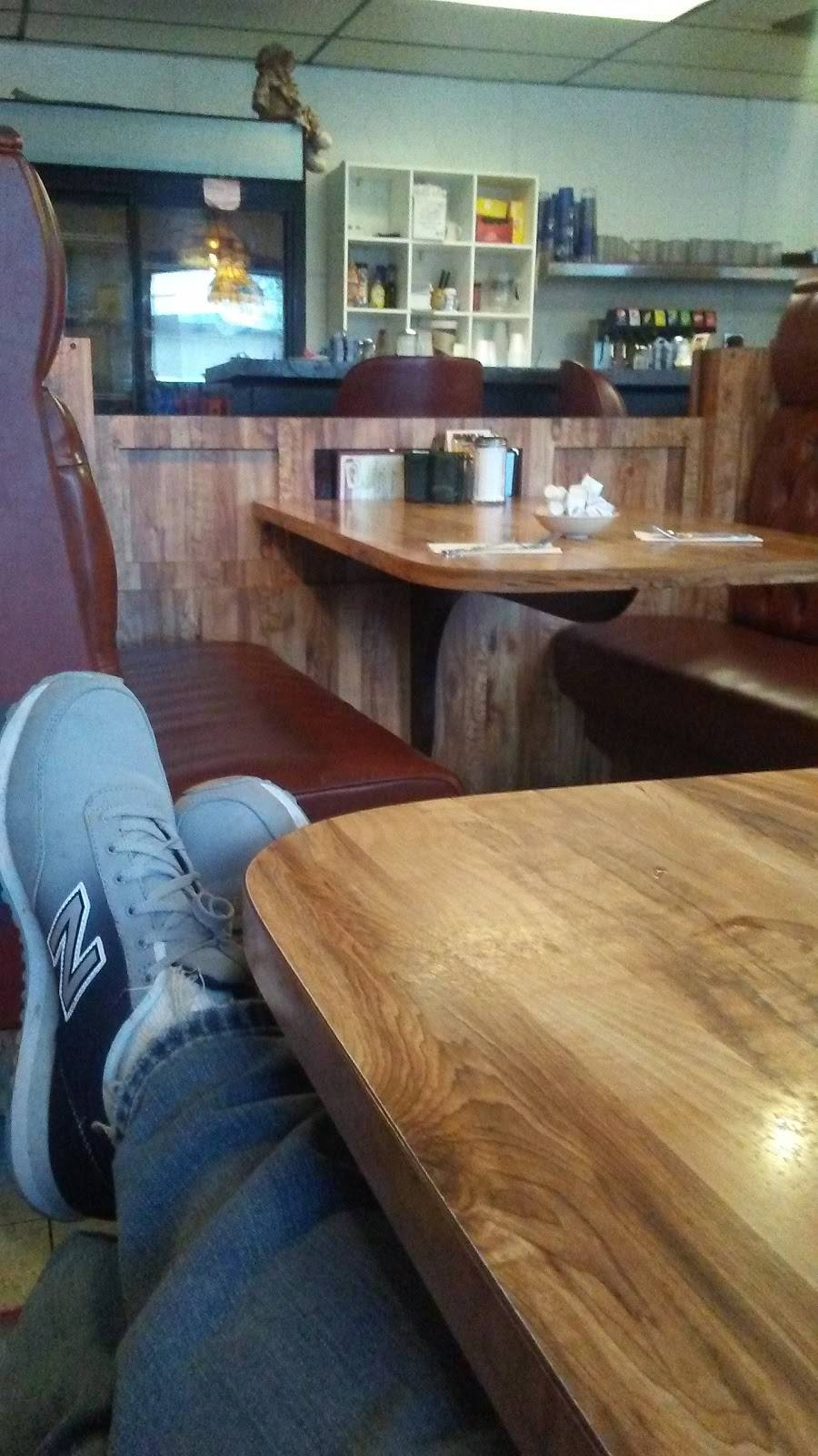 Taylor Town Coney Island | restaurant | 20063 Ecorse Rd, Taylor, MI 48180, USA | 3133811335 OR +1 313-381-1335