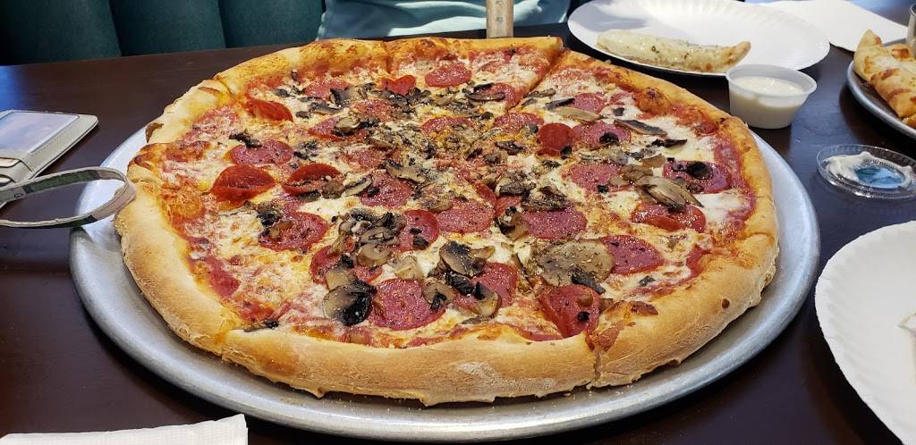 Ginos Pizzeria | meal delivery | 455 Court St, Portsmouth, VA 23704, USA | 7579982040 OR +1 757-998-2040